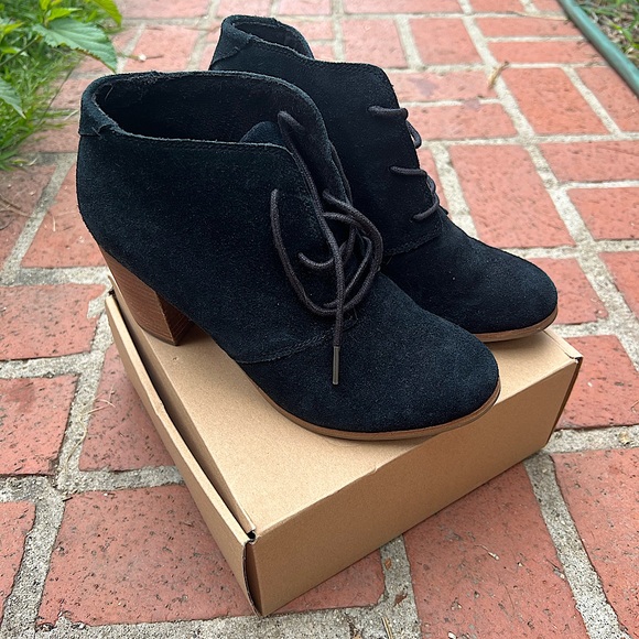 TOMS Suede 3” Lunata Lace-Up Boots 8, Nearly New - Picture 1 of 3